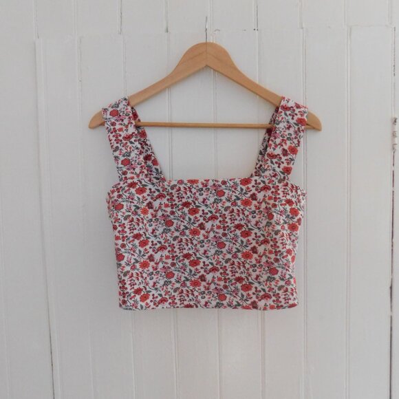 🦌 Abercrombie & Fitch Floral Cropped Smocked Tank Size M - Picture 3 of 15
